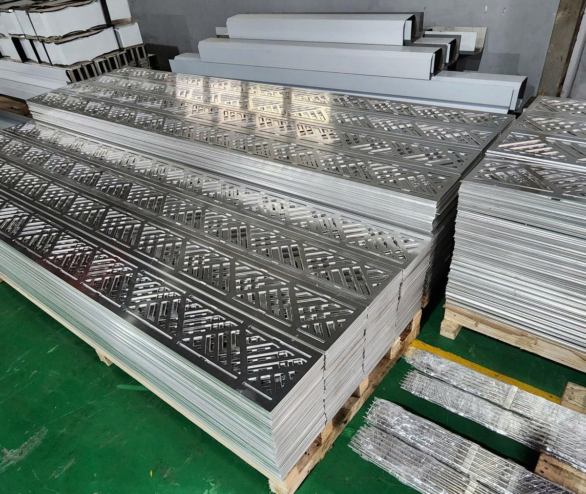 Chuy&ecirc;n cắt laser kim loại gi&aacute; cạnh tranh